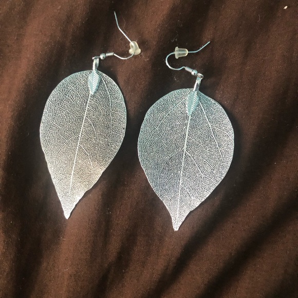 Silver leaf earrings - Picture 1 of 1